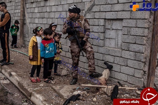 جسد یک داعشی تبدیل به جاذبه ای هولناک برای کودکان عراقی شد + عکس(18+)