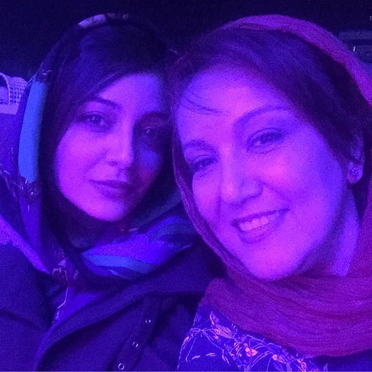 عکس/ سلفى دو بازیگر زن در کنسرت محمدرضا گلزار
