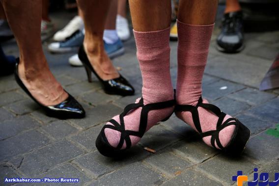 مسابقه دو مردان با کفش پاشنه بلند زنان /عکس