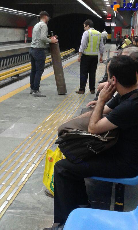 حمل کپسول گاز در مترو تهران + عکس