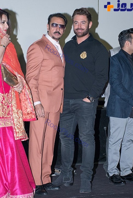 محمدرضا گلزار در کنار بازیگران هندی فیلم سلام بمبئی در پرديس كورش/عكس