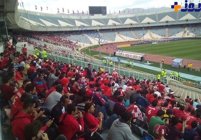 هواداران پرسپولیس و اجرای طرح موزائیکی در ورزشگاه آزادی +تصاویر