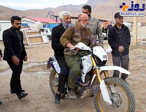 موتور سواری سیاستمدار معروف در مناطق زلزله‌زده+عکس