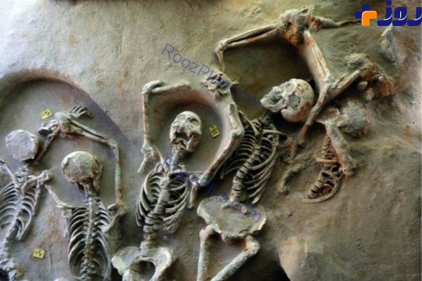 تصاویر/کشف اسرار اجساد 2500 ساله که با زنجیرهای آهنی دفن شده‌اند