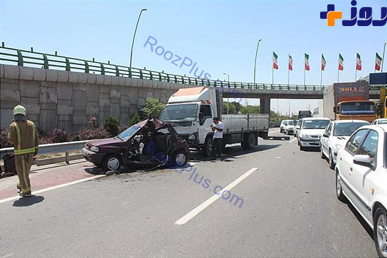 له شدن پراید در تصادف با کامیونت در بزرگراه آزادگان +تصاویر