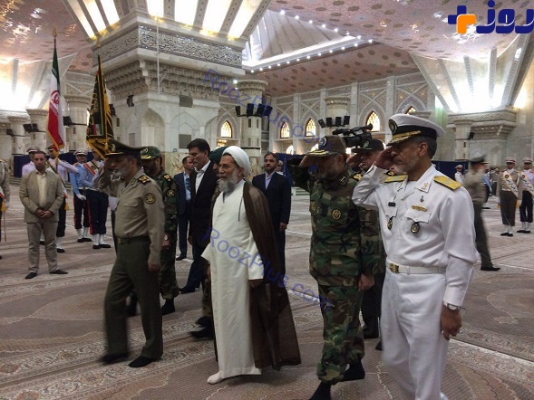 حضور فرمانده کل ارتش در مرقد مطهر امام خمینی+ عکس