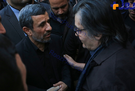 عکس/دیدار بازیگر معروف با محمود احمدی نژاد در مراسم هفتم برادرش