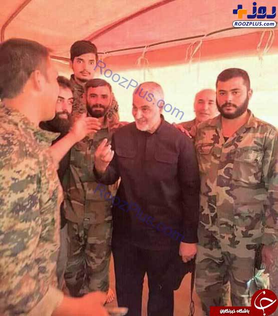 تصاوير منتشر شده از رابطه گرم حاج قاسم سليماني با سربازان در ديرالزور سوريه