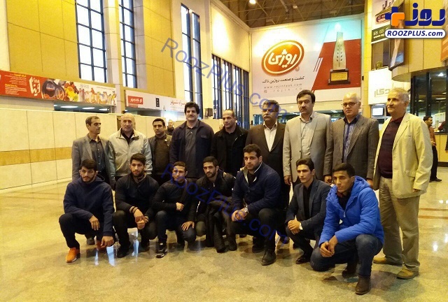 کمک اعضای تیم ملی کشتی ایران به زلزله زدگان/عکس