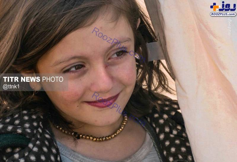 عكس/ لبخند دختران زيبا پس از ويراني زلزله