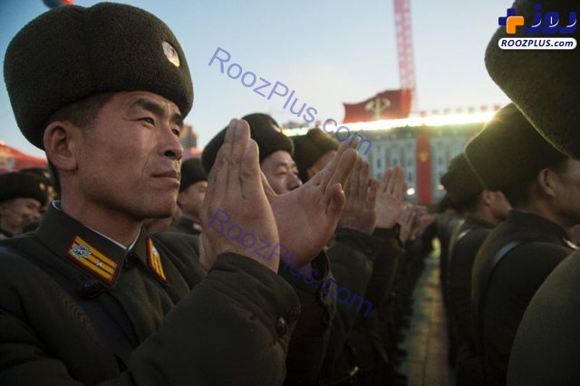 جشن مردم کره‌شمالی بعد از آزمایش موشکی/عکس