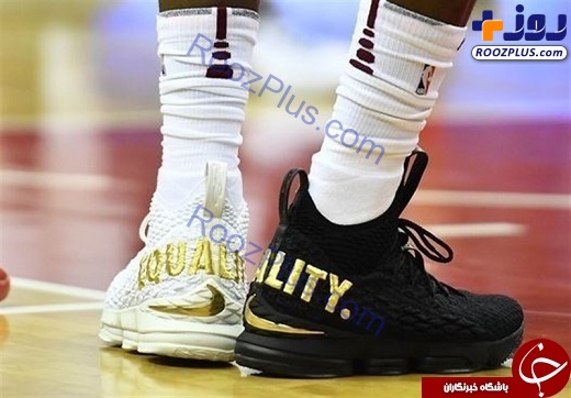 عکس/ پیام بسکتبالیست مشهور به ترامپ با کفش‌هایش