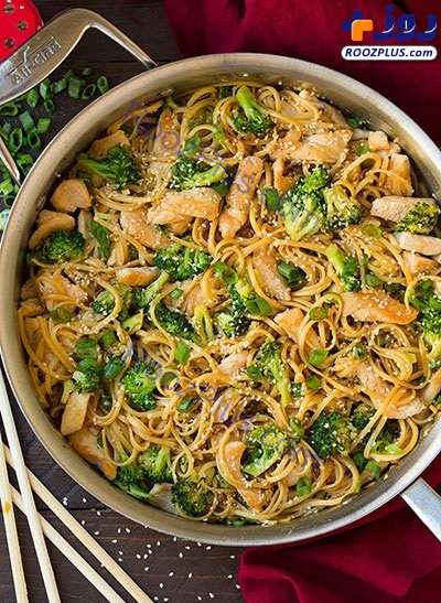 طرز تهیه نودل کنجدی با مرغ و بروکلی طرز تهیه نودل کنجدی با مرغ و بروکلی
