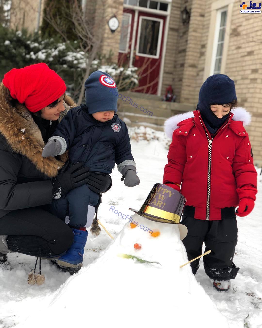 برف بازی روناک یونسی با فرزندانش +عکس