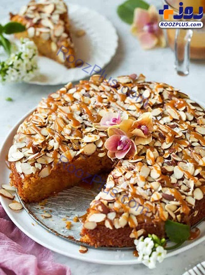 کیک بادام با سس کارامل؛ عصر زمستانی خود را دوست داشتنی کنید!