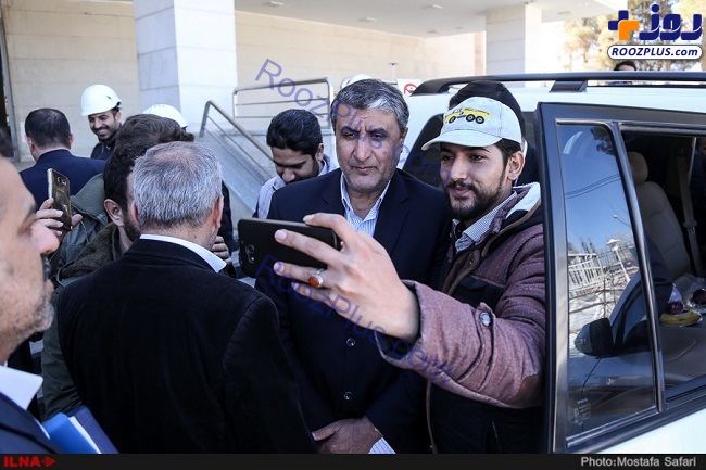 سلفی با وزیر راه و شهرسازی در سفر به کرمانشاه +عکس