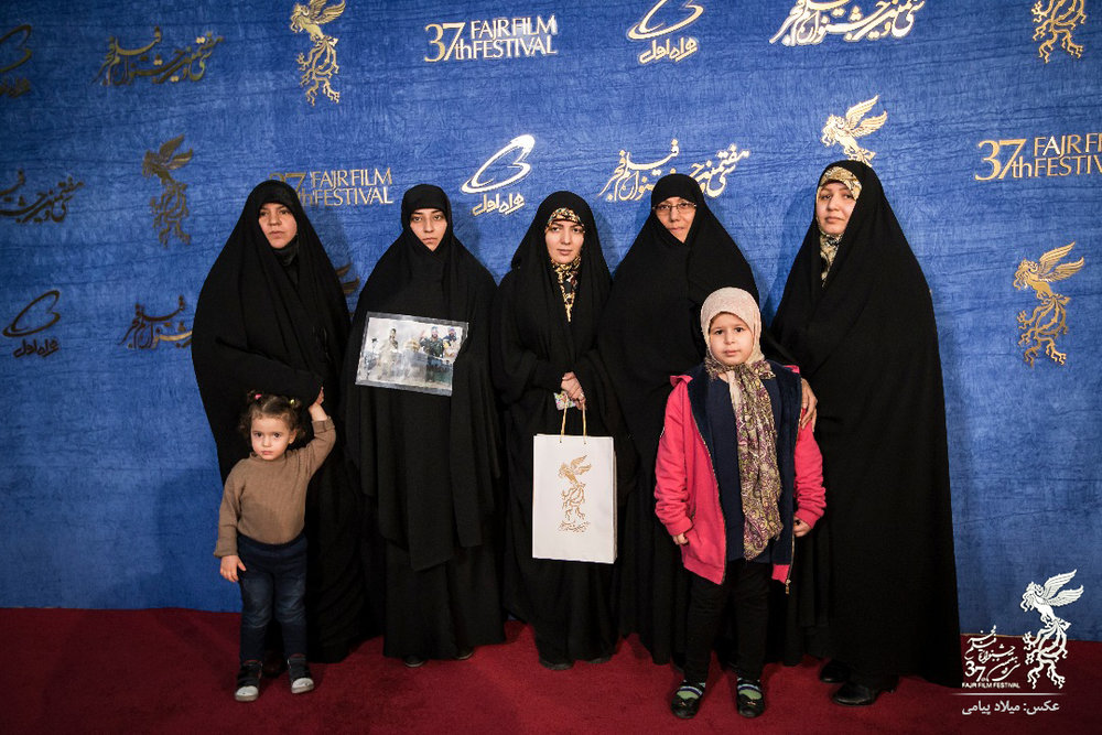 اکران ویژه فیلم «۲۳نفر» برای خانواده شهدای مدافع حرم +عکس