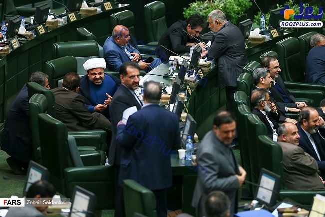 نمایندگان مجلس در حال بررسی لایحه بودجه!! +عکس