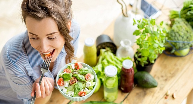 ۱۰ عادت غذایی که کمک می کنند بدون رژیم، سالم و متناسب بمانید