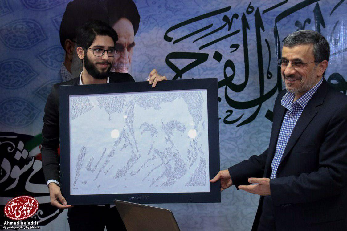 اهدای تابلوی نقاشی احمدی نژاد به او +عکس