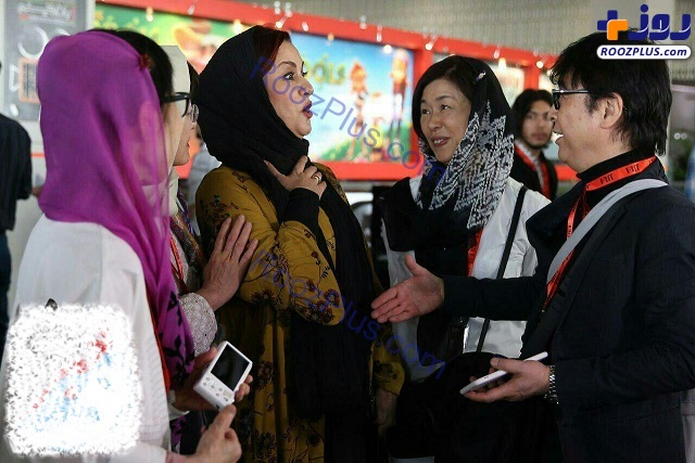 دست ندادن خانم بازیگر ایرانی با مرد چینی سوژه عکاسان شد+عکس