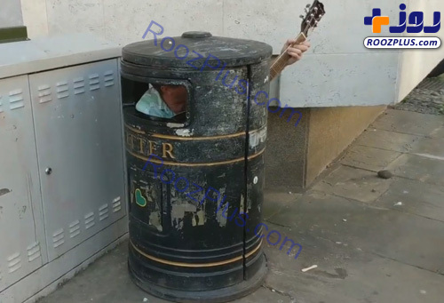 اقدام عجیب نوازنده خیابانی برای جلب توجه +عکس