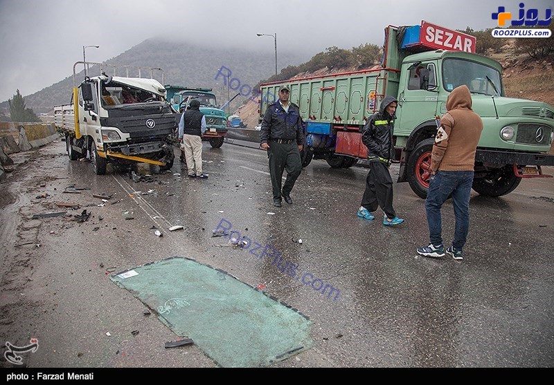 تصادف زنجیره ای در محور کرمانشاه به اسلام آباد غرب +عکس