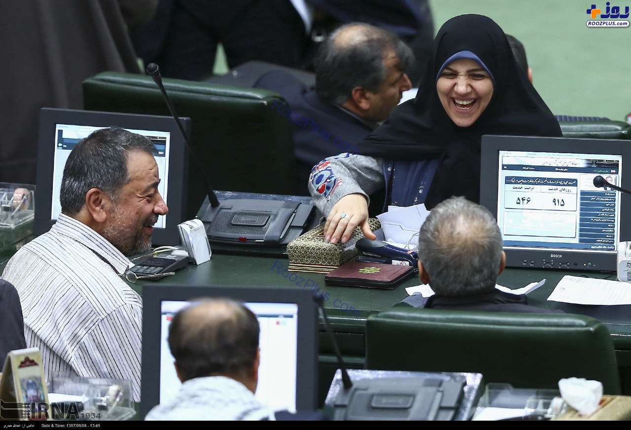 رفتار عجیب زنان نماینده در مجلس شورای اسلامی+عکس