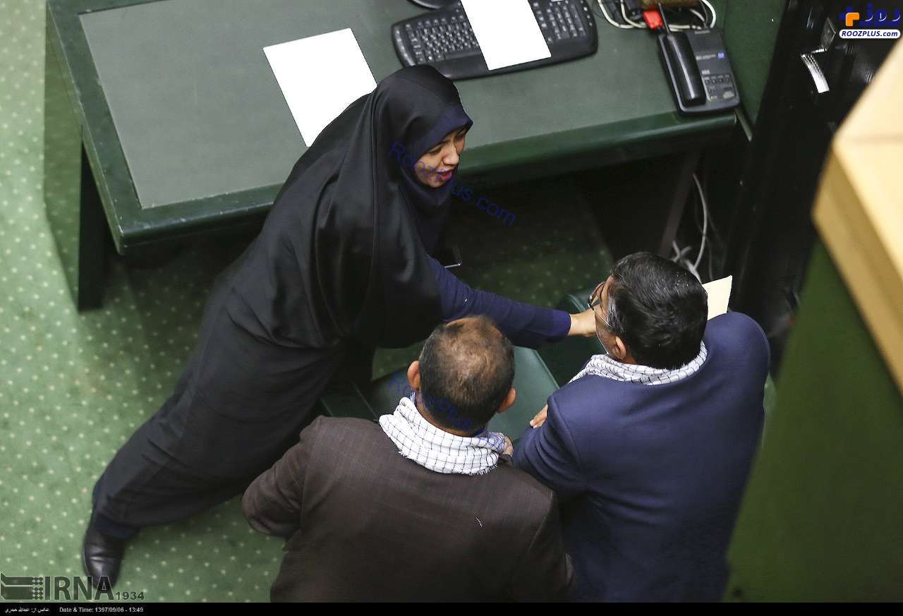 رفتار عجیب زنان نماینده در مجلس شورای اسلامی+عکس