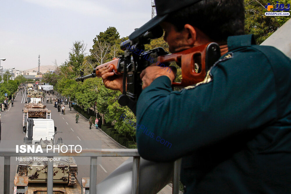 جایگیری تک تیرانداز در رژه روز ارتش شیراز +عکس