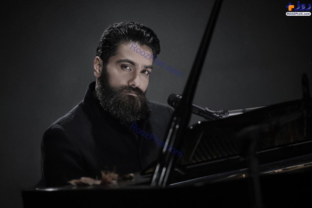 علی زندوکیلی پشت پیانو اش +عکس