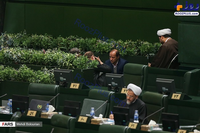عکس/دورهمی خصوصی نمایندگان در صحن علنی مجلس