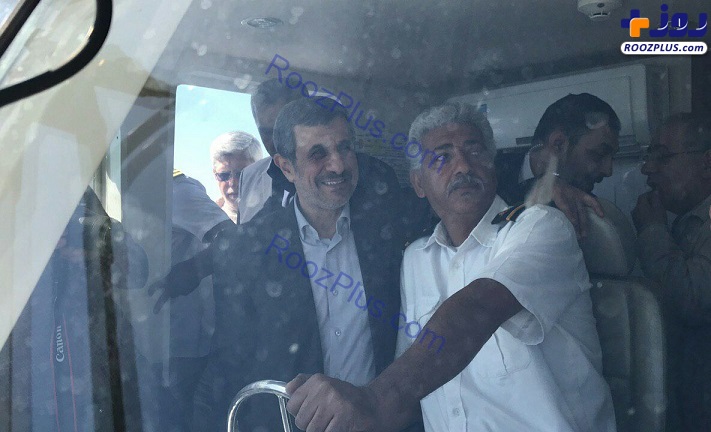 عکس/ سفر احمدی نژاد به جزیره هرمز