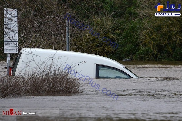 عکس/ واژگونی و غرق شدن ماشین ها در طوفان سهمگین انگلیس
