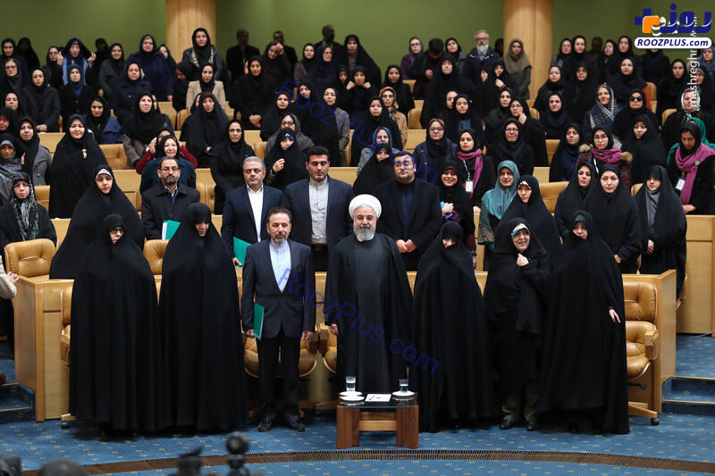 عکس/ روحانی در مراسم گرامیداشت روز زن