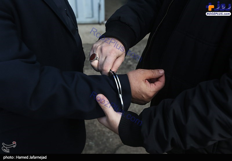 عکس/ دستبند به دست محتکران اقلام بهداشتی در «ناصر خسرو» تهران!