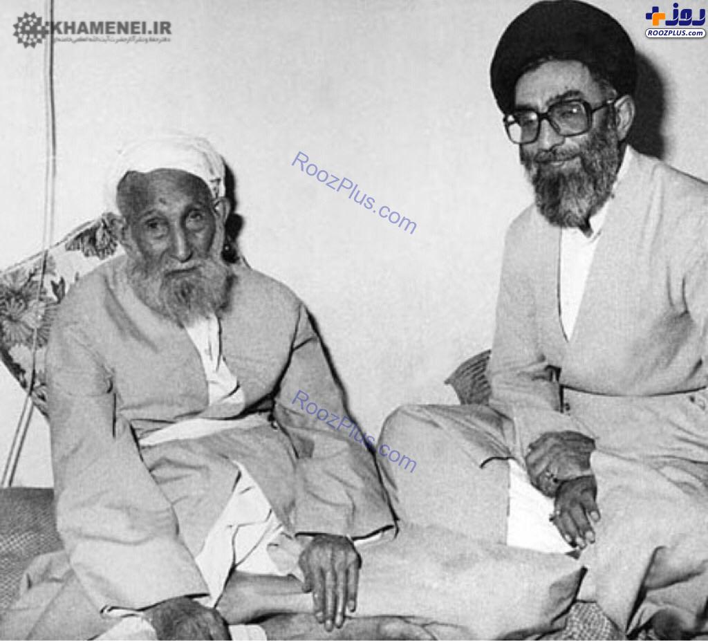 عکس/تصویری از رهبر انقلاب در کنار پدرشان