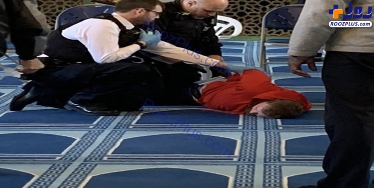 حمله مرد انگلیسی نژادپرست با چاقو به نمازگزاران در مسجد +عکس
