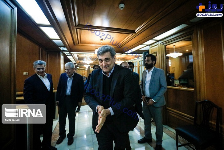 عکس/ مواد ضدعفونی کننده در جلسه شورای شهر تهران