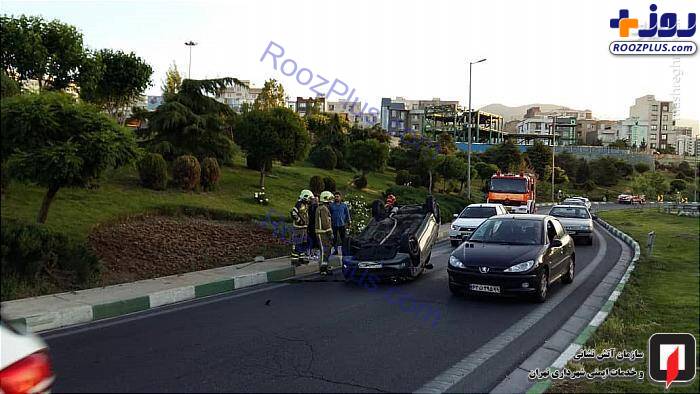 واژگونی خودرو سواری در بزرگراه باکری +عکس