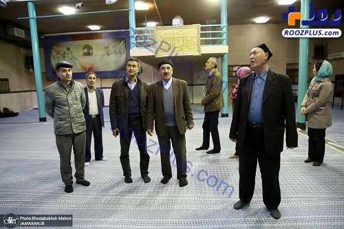 بازدید گردشگران خارجی از بیت امام خمینی (ره) در جماران +عکس