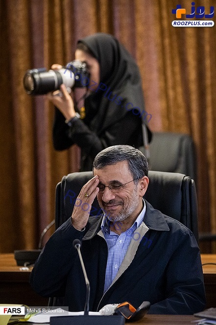 عکس/ ژست های جالب احمدی نژاد در مجمع تشخیص مصلحت!