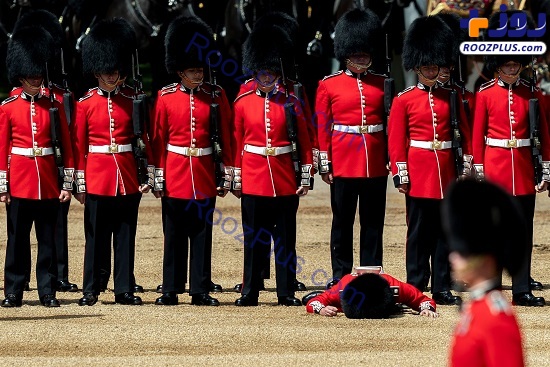بیهوش شدن یک عضو گارد تشریفات سلطنتی بریتانیا +عکس