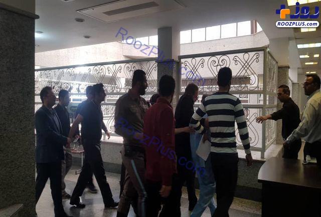 نجفی اولین بار با لباس زندان در دادسرا +عکس
