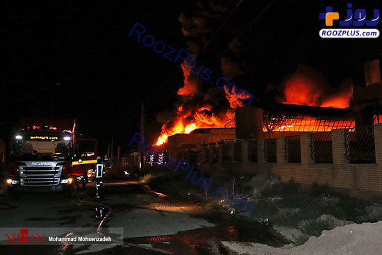 آتش سوزی دوکارخانه در شهرک شکوهیه قم +عکس