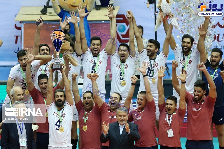 عکس/ اهدای جام قهرمانی آسیا به والیبال ایران