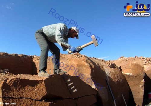 عكس/روش جالب کارگران سنگ معدن برای تکه کردن سنگ‌ها