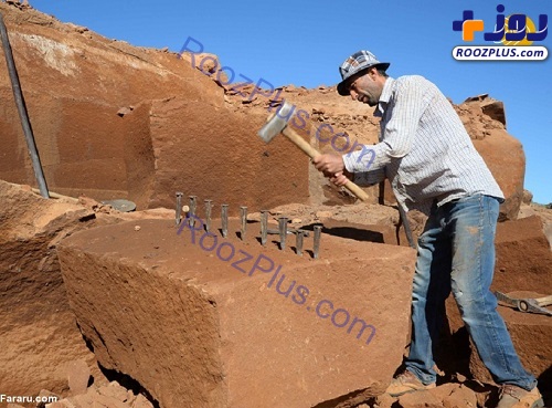 عكس/روش جالب کارگران سنگ معدن برای تکه کردن سنگ‌ها