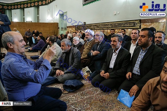 احمدی‌نژاد و همراهانش در یک مراسم ختم+عکس