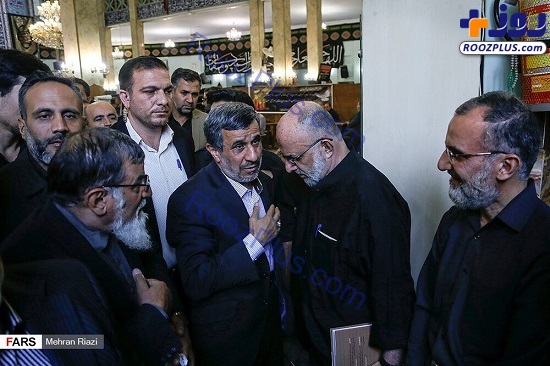 عکس/ احمدی‌نژاد و دوستان در یک مراسم ختم